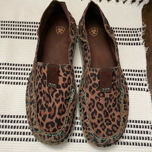 Women’s ARIAT Cheetah and turquoise cruisers Size 9.5
